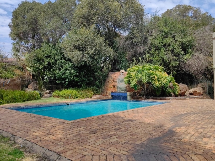 To Let 2 Bedroom Property for Rent in Bryanston Gauteng