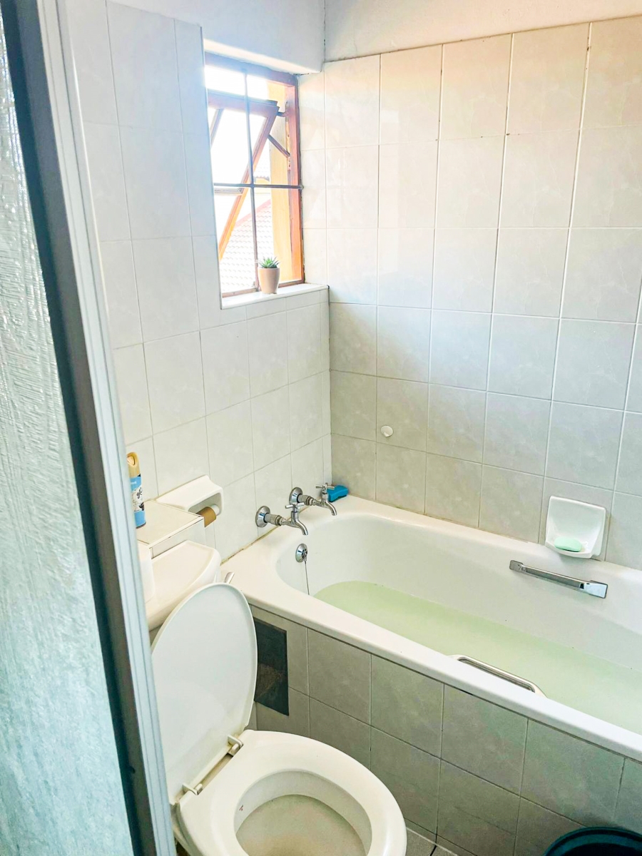 2 Bedroom Property for Sale in Morningside Manor Gauteng