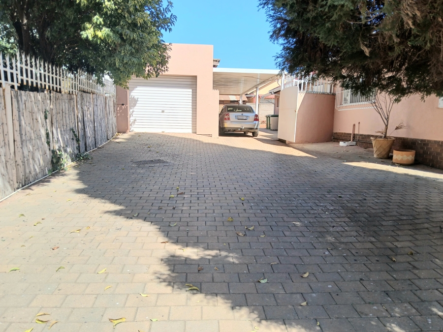 3 Bedroom Property for Sale in Edenvale Central Gauteng