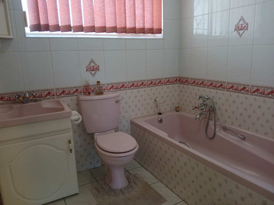 3 Bedroom Property for Sale in Edenvale Central Gauteng