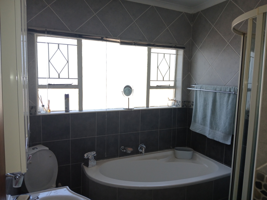 5 Bedroom Property for Sale in Dalpark Ext 1 Gauteng