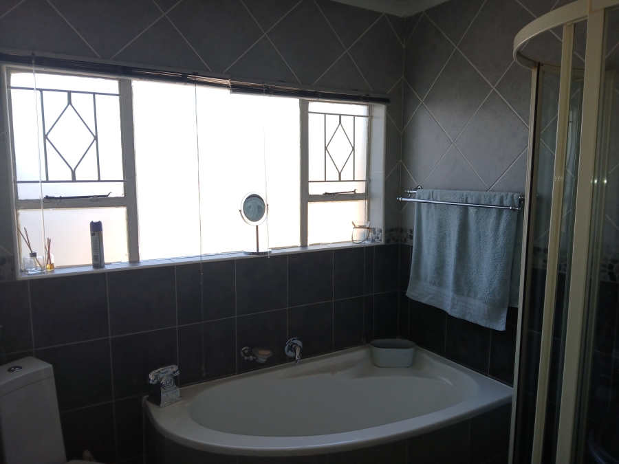 5 Bedroom Property for Sale in Dalpark Ext 1 Gauteng