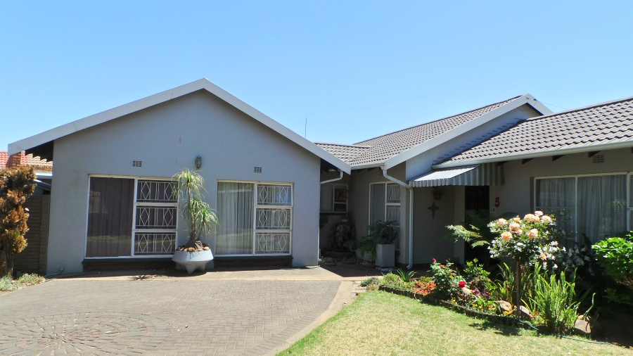 5 Bedroom Property for Sale in Dalpark Ext 1 Gauteng