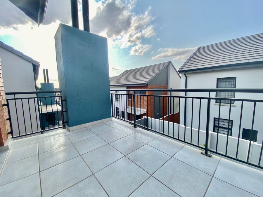 To Let 3 Bedroom Property for Rent in Amberfield Gauteng