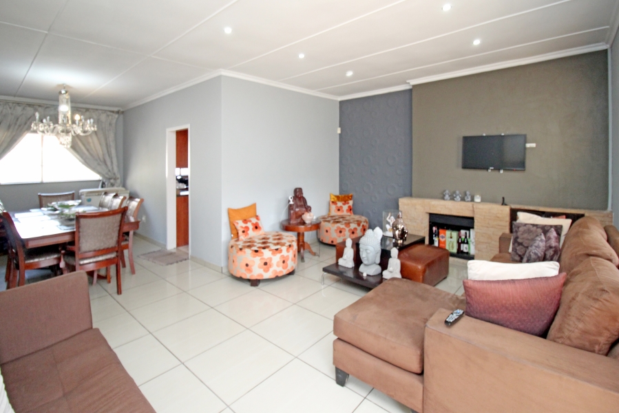 4 Bedroom Property for Sale in Kew Gauteng