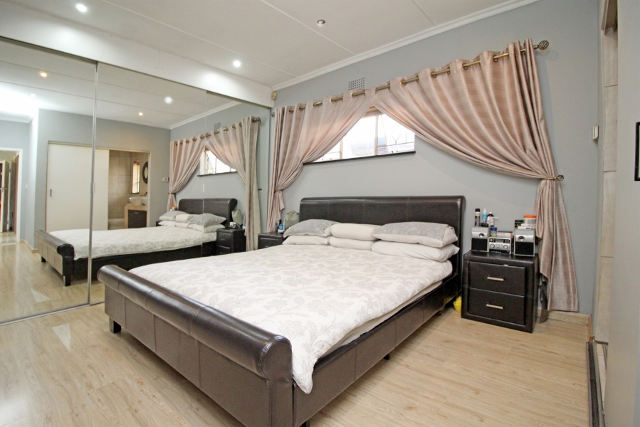 4 Bedroom Property for Sale in Kew Gauteng