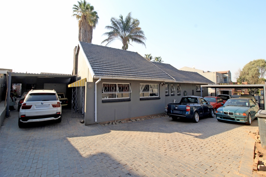 4 Bedroom Property for Sale in Kew Gauteng