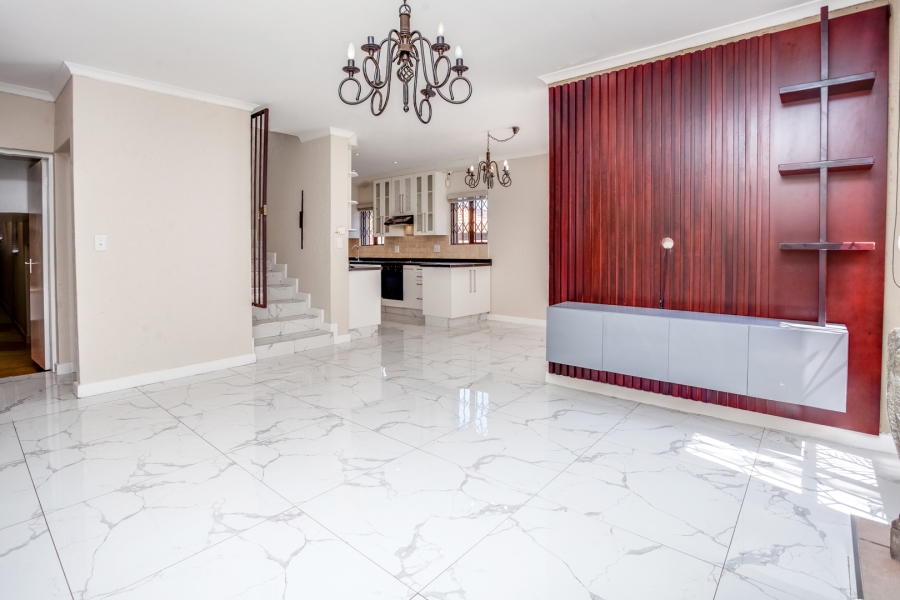 4 Bedroom Property for Sale in Douglasdale Gauteng