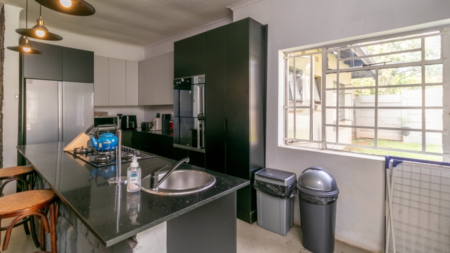 2 Bedroom Property for Sale in Linden Gauteng