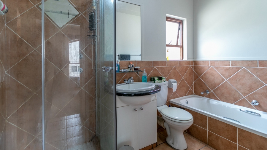 1 Bedroom Property for Sale in Waverley Gauteng