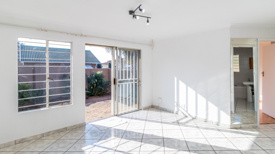 To Let 2 Bedroom Property for Rent in Sundowner Gauteng