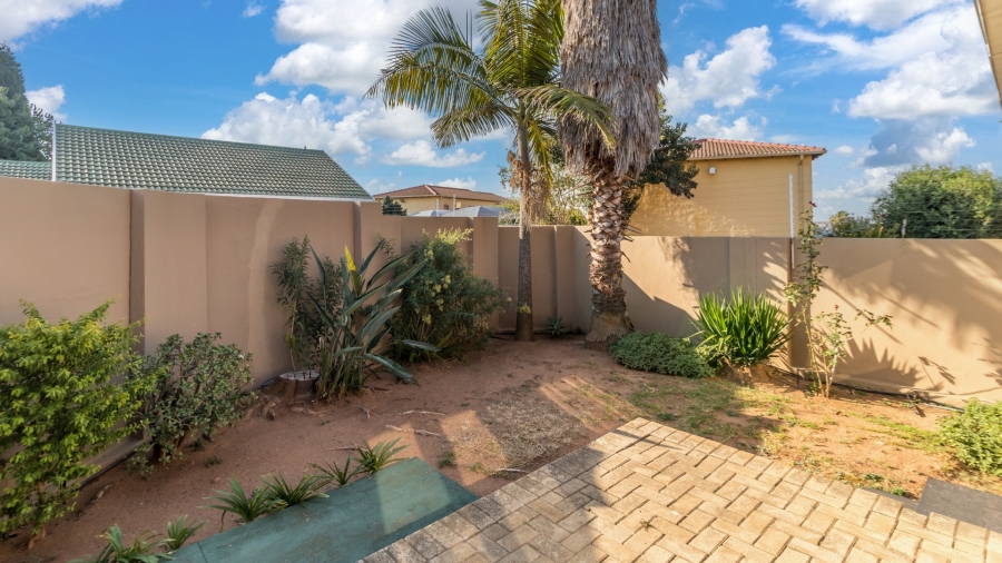 To Let 2 Bedroom Property for Rent in Sundowner Gauteng