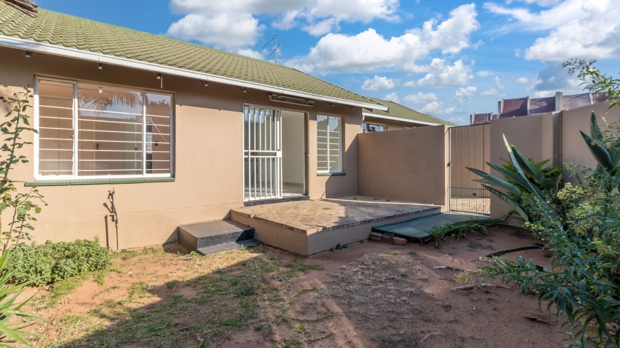 To Let 2 Bedroom Property for Rent in Sundowner Gauteng