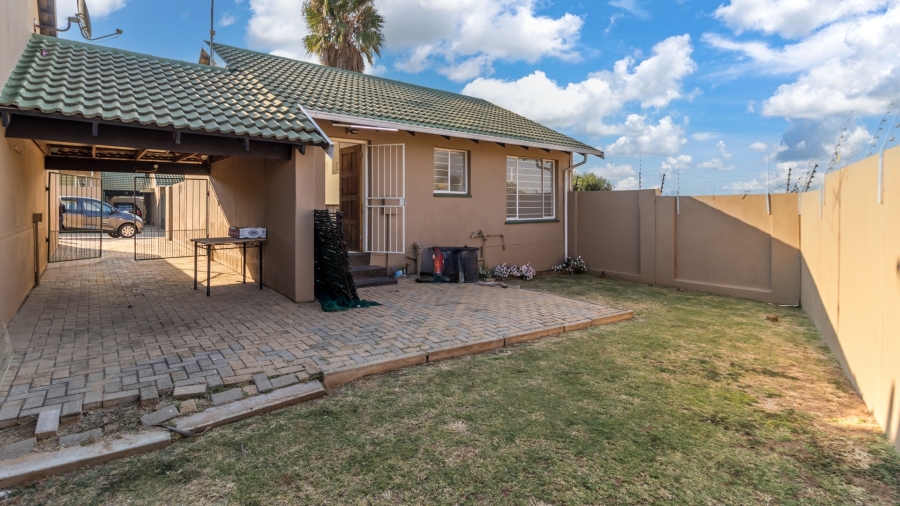 To Let 2 Bedroom Property for Rent in Sundowner Gauteng