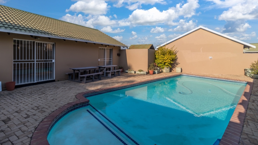 To Let 2 Bedroom Property for Rent in Sundowner Gauteng