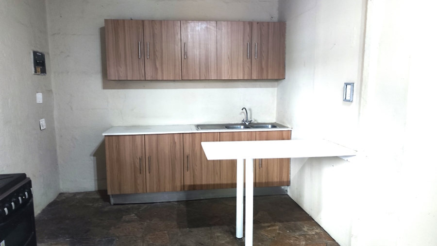 To Let 2 Bedroom Property for Rent in Knoppieslaagte Gauteng