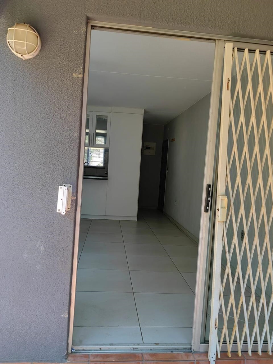 To Let 2 Bedroom Property for Rent in Radiokop Gauteng