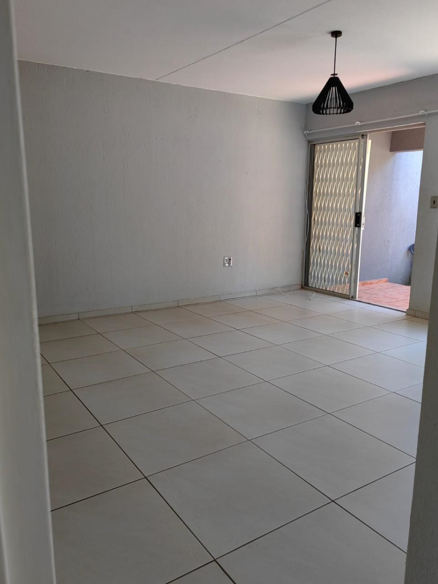 To Let 2 Bedroom Property for Rent in Radiokop Gauteng