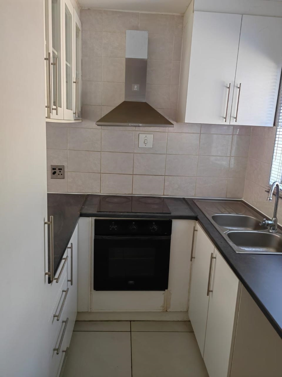 To Let 2 Bedroom Property for Rent in Radiokop Gauteng