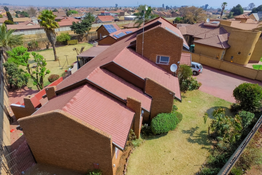 7 Bedroom Property for Sale in Palm Ridge Gauteng