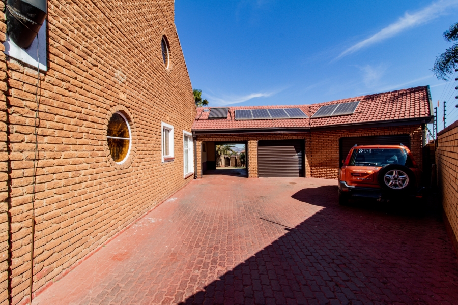 7 Bedroom Property for Sale in Palm Ridge Gauteng