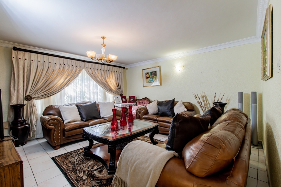 7 Bedroom Property for Sale in Palm Ridge Gauteng