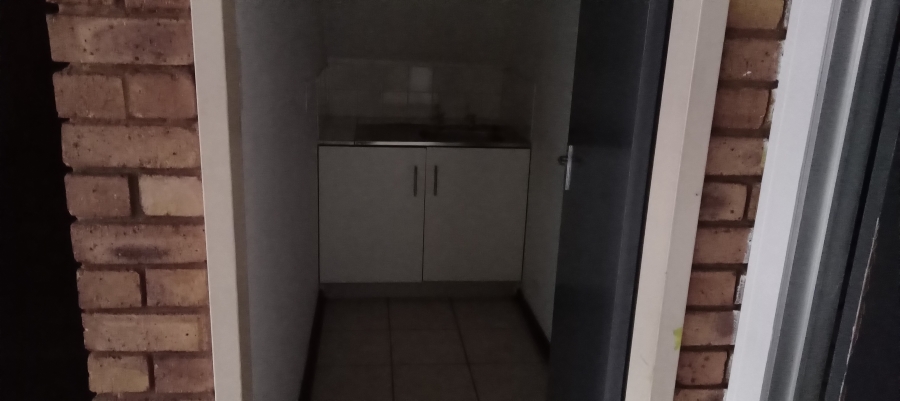 To Let commercial Property for Rent in Benrose Gauteng