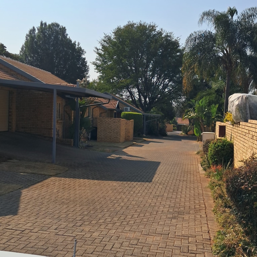 2 Bedroom Property for Sale in La Montagne Gauteng