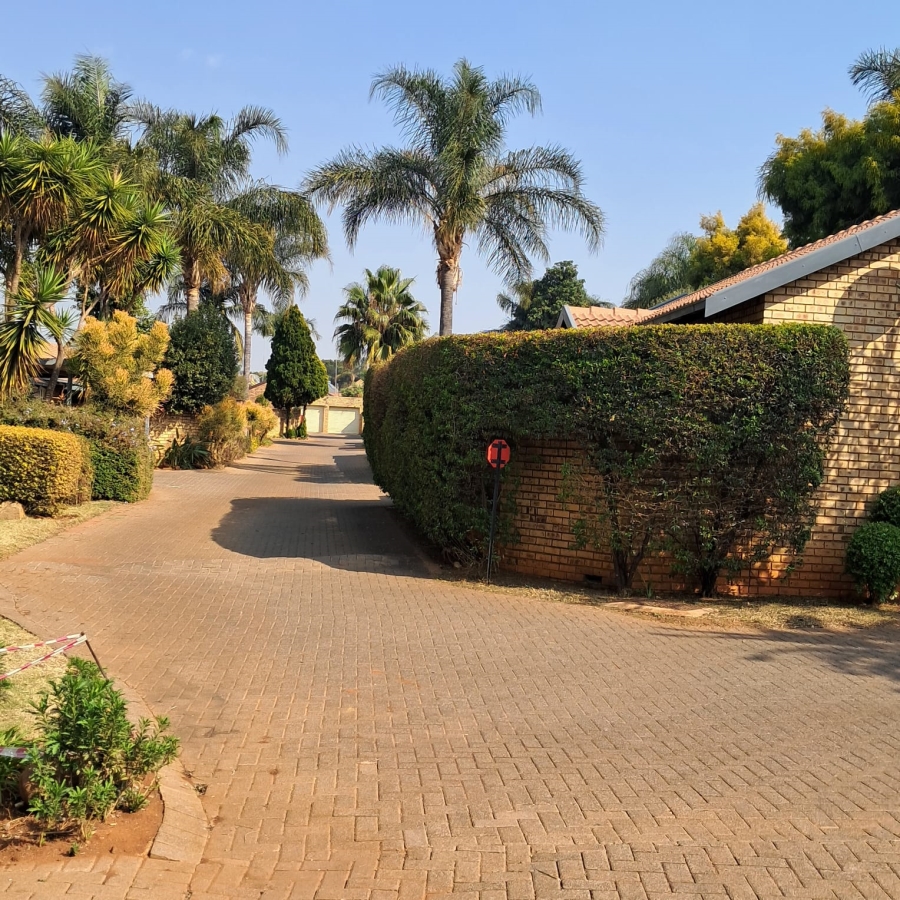 2 Bedroom Property for Sale in La Montagne Gauteng