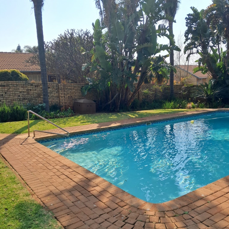 2 Bedroom Property for Sale in La Montagne Gauteng