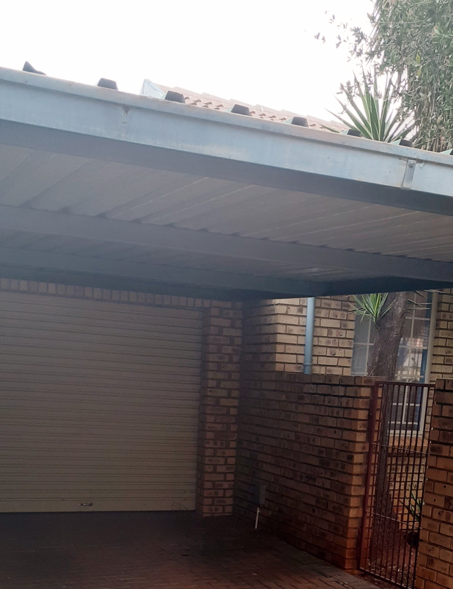 2 Bedroom Property for Sale in La Montagne Gauteng