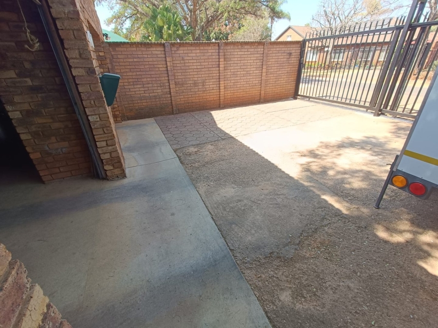 2 Bedroom Property for Sale in Doornpoort Gauteng