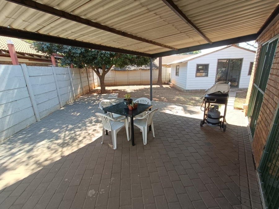 2 Bedroom Property for Sale in Doornpoort Gauteng