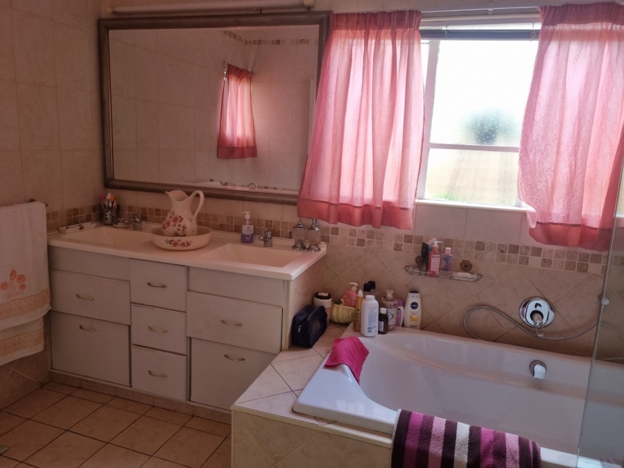 3 Bedroom Property for Sale in Sinoville Gauteng