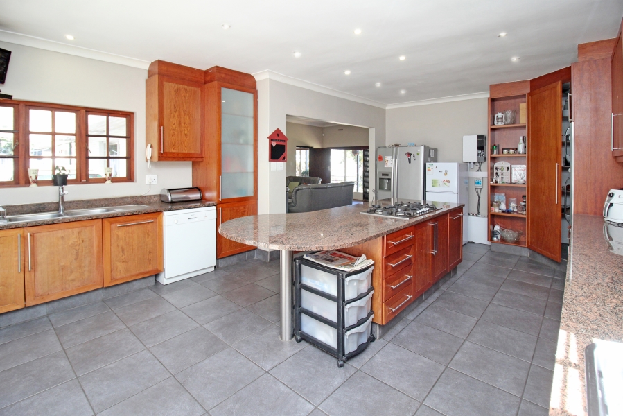 4 Bedroom Property for Sale in Robindale Gauteng