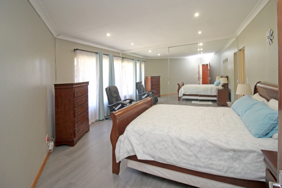 4 Bedroom Property for Sale in Robindale Gauteng