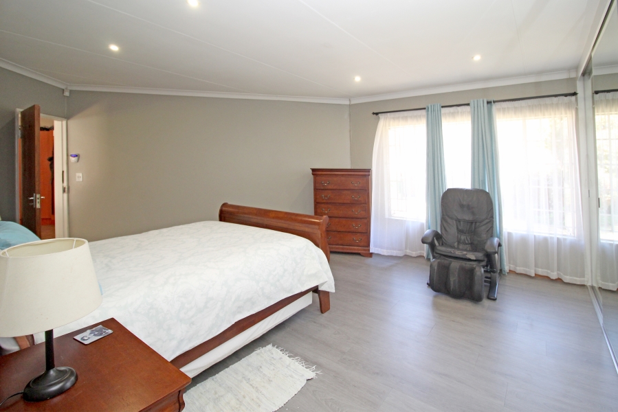 4 Bedroom Property for Sale in Robindale Gauteng