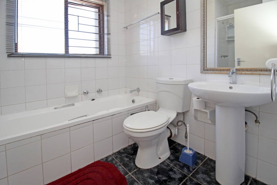 3 Bedroom Property for Sale in Bloubosrand Gauteng