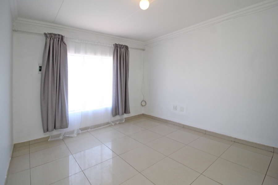 2 Bedroom Property for Sale in Fleurhof Gauteng