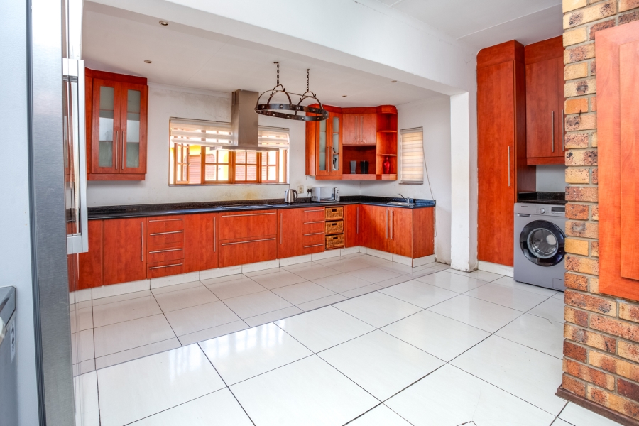 4 Bedroom Property for Sale in Lonehill Gauteng