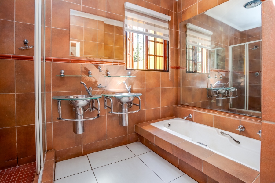 4 Bedroom Property for Sale in Lonehill Gauteng