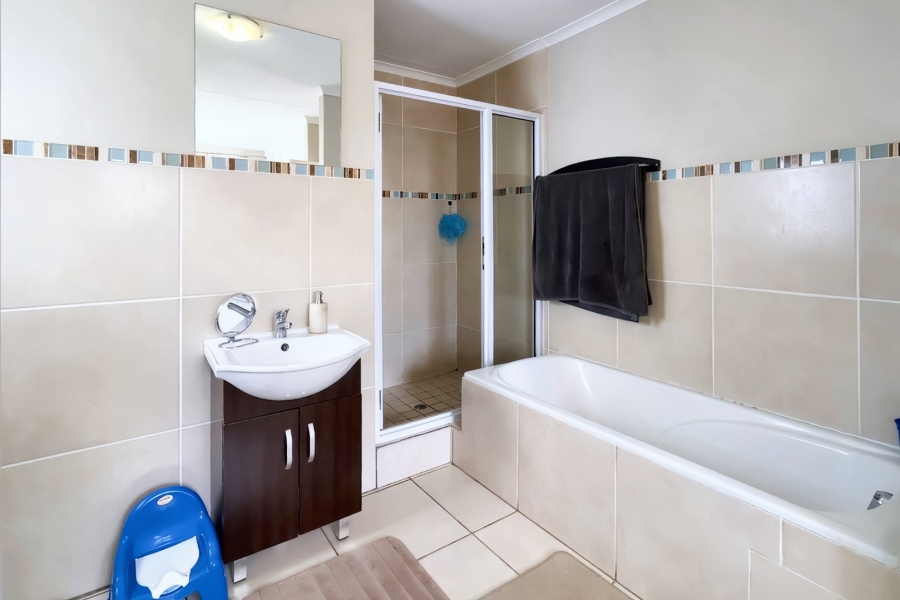 2 Bedroom Property for Sale in Broadacres Gauteng