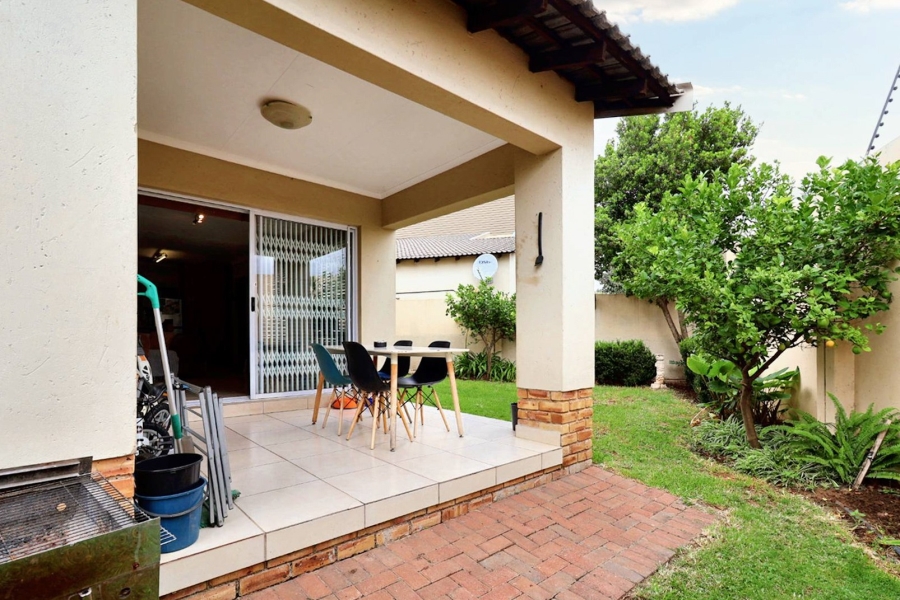 2 Bedroom Property for Sale in Broadacres Gauteng