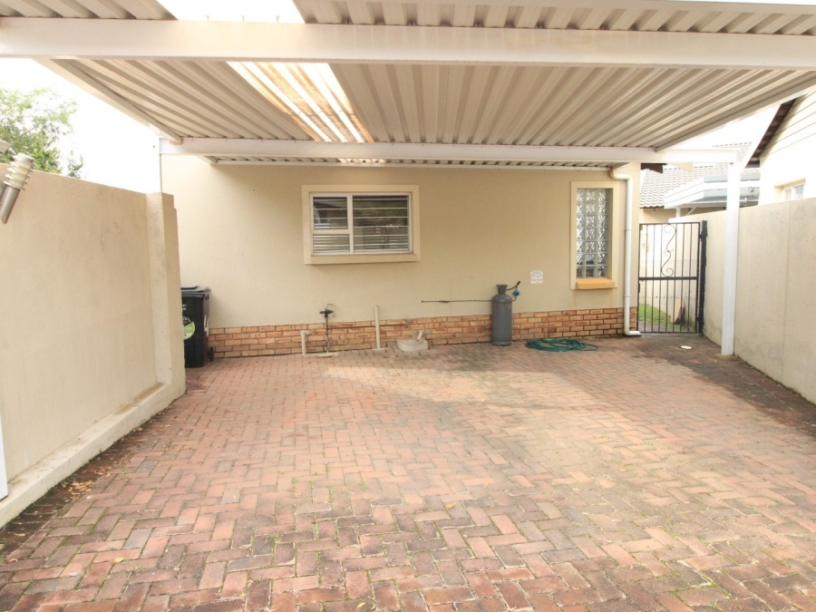 2 Bedroom Property for Sale in Broadacres Gauteng