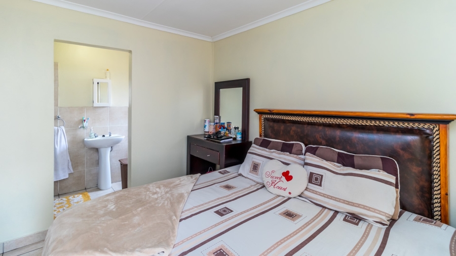 3 Bedroom Property for Sale in Erand Gardens Gauteng