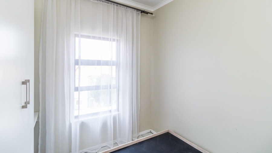 2 Bedroom Property for Sale in Grand Central Gauteng