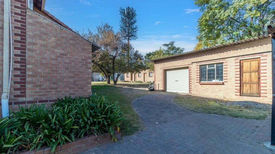 27 Bedroom Property for Sale in Glen Austin Gauteng