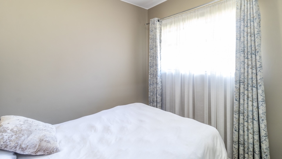 2 Bedroom Property for Sale in Glen Austin Gauteng