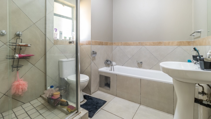 2 Bedroom Property for Sale in Glen Austin Gauteng