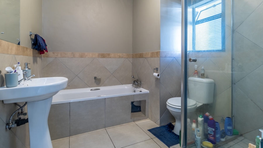 2 Bedroom Property for Sale in Glen Austin Gauteng